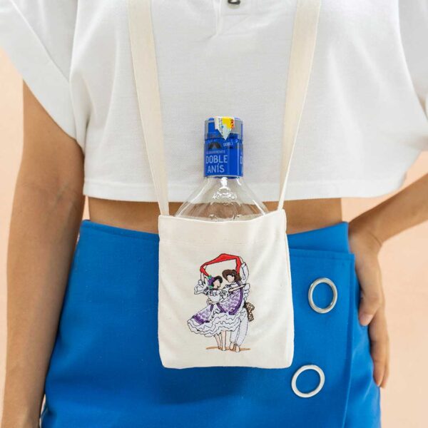 san-pedro-en-el-huila-aguardientera-bordada-1