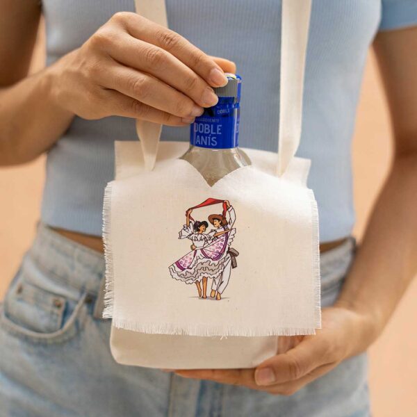 san-pedro-en-el-huila-aguardientera-poncho-1